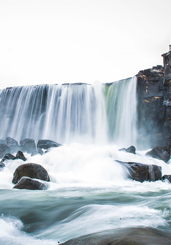 Varaschin | Moodboard | Wild waterfall background