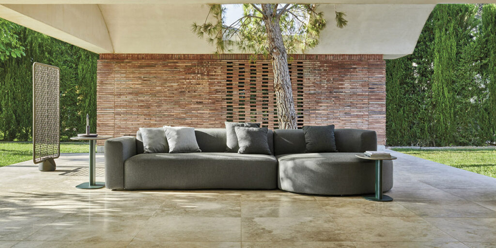 Outdoor Living: BELT Modular Sofa | Varaschin